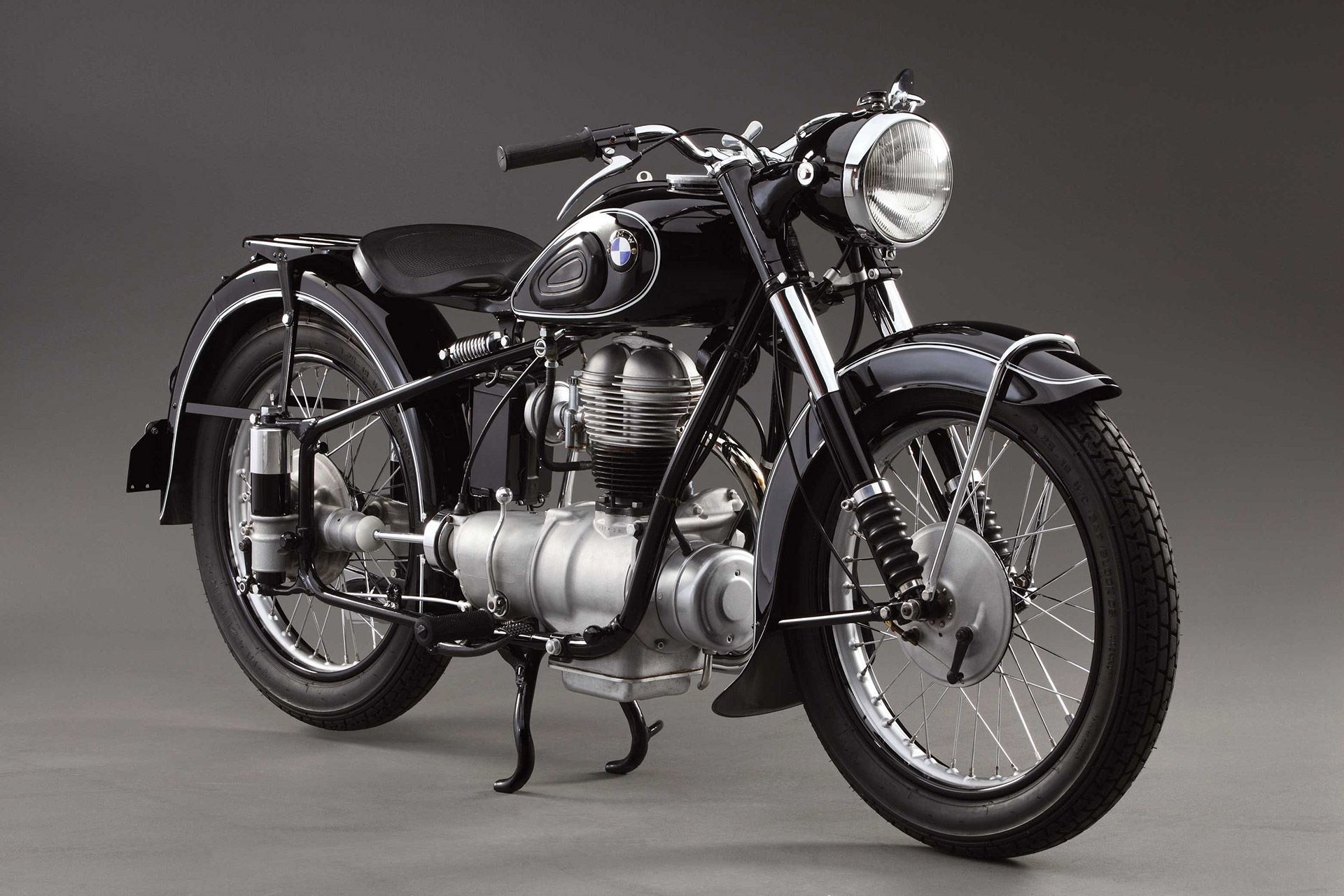 A Quick History of Motorcycles Lives On