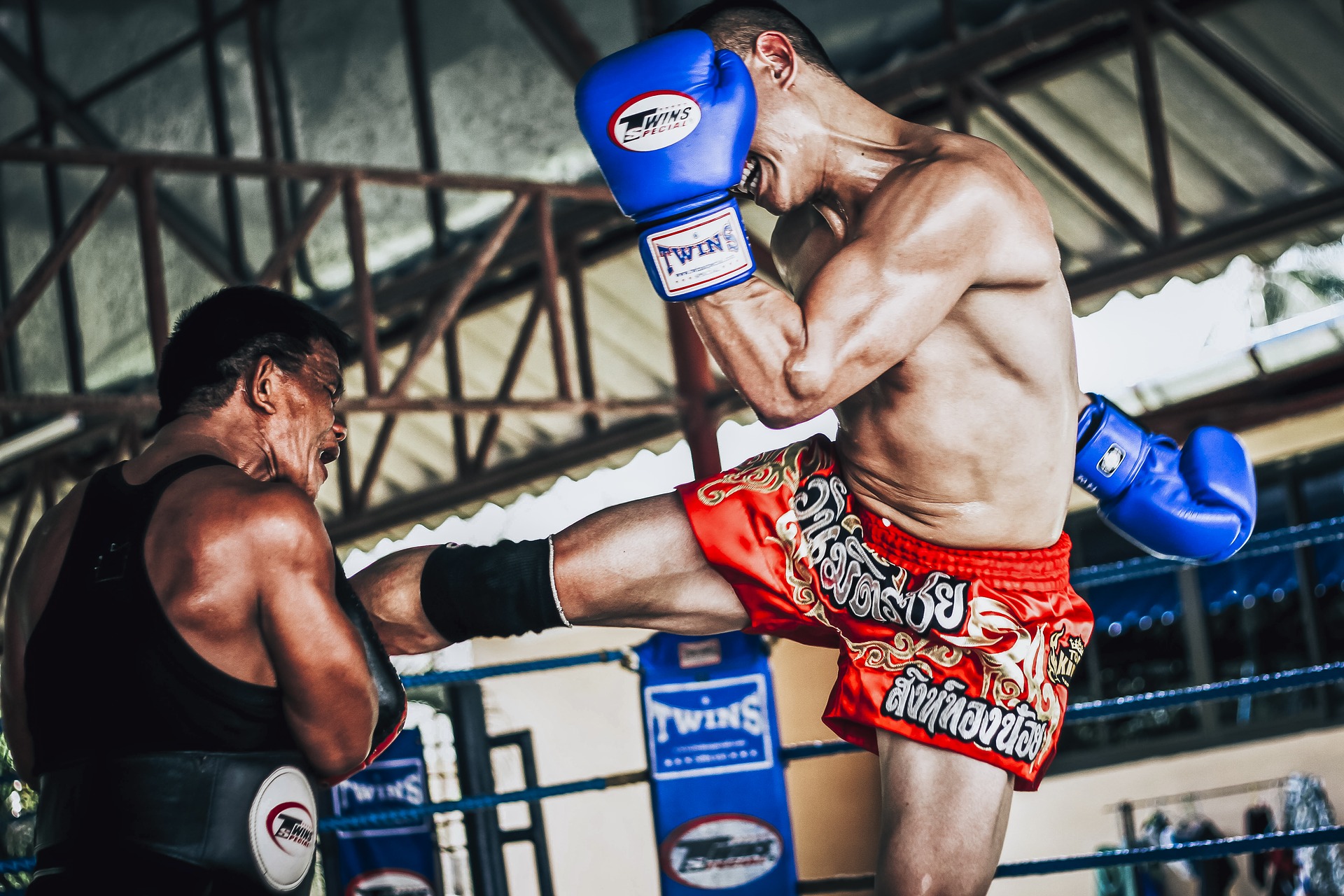 Suwitmuaythai at Phuket for holiday with Muay Thai fitness program - Lives On