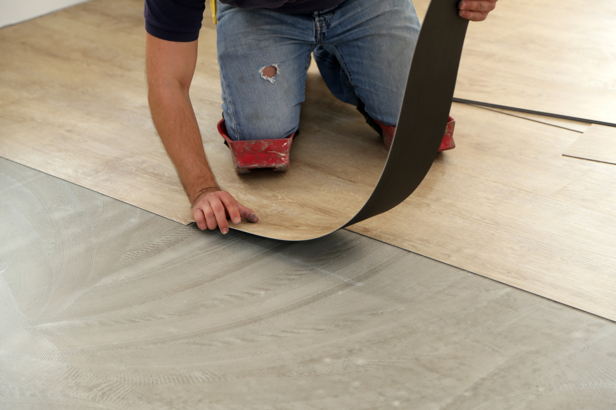 What Are the Benefits of Installing a Waterproof Vinyl Floor at Home